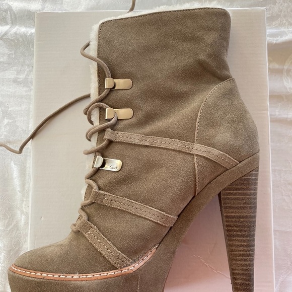 Coach Boots - Picture 2 of 3